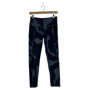 NWT Under Armour HeatGear Camo Ankle Crop Leggings Navy Blue Athletic Size M